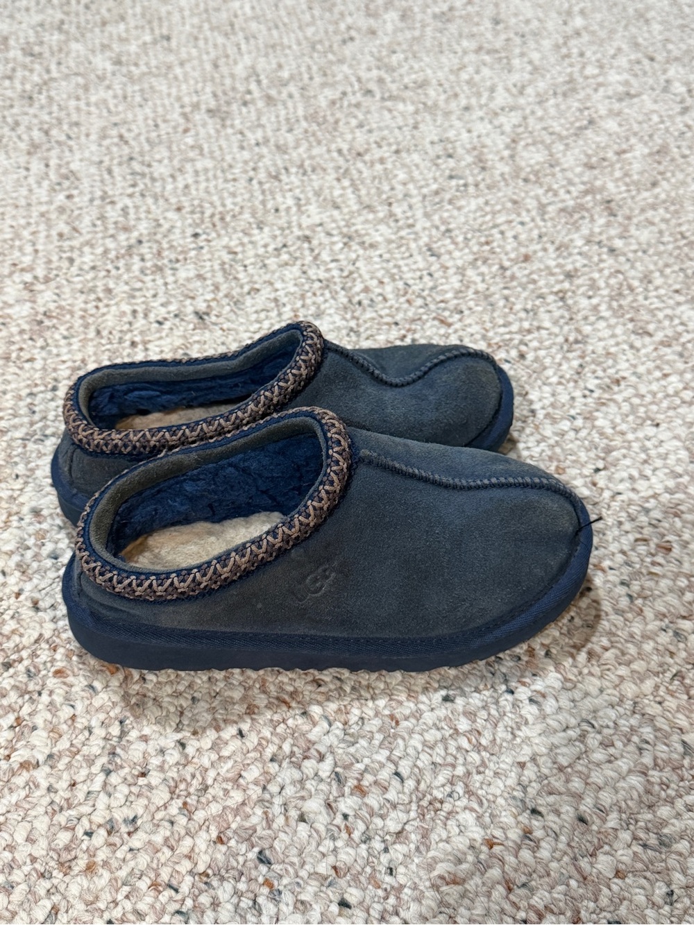 UGG tasmans Navy Suede Slip-On Slippers size kids 2